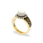 The Hidden Pearl – Gold, Diamond & Calligraphy Ring